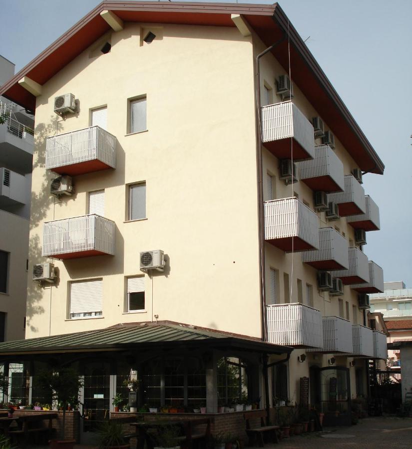 La Quercia Hotel Lignano Sabbiadoro Kültér fotó