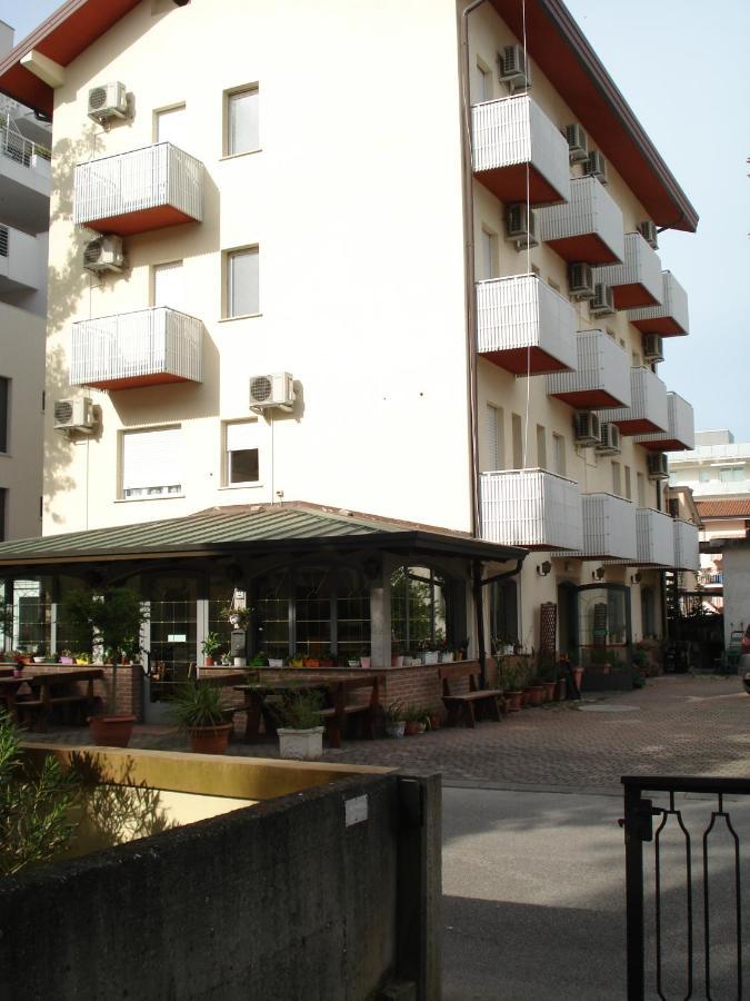 La Quercia Hotel Lignano Sabbiadoro Kültér fotó