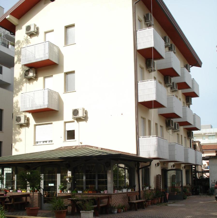 La Quercia Hotel Lignano Sabbiadoro Kültér fotó