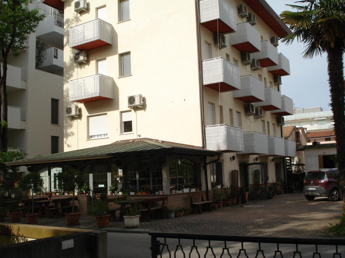 La Quercia Hotel Lignano Sabbiadoro Kültér fotó