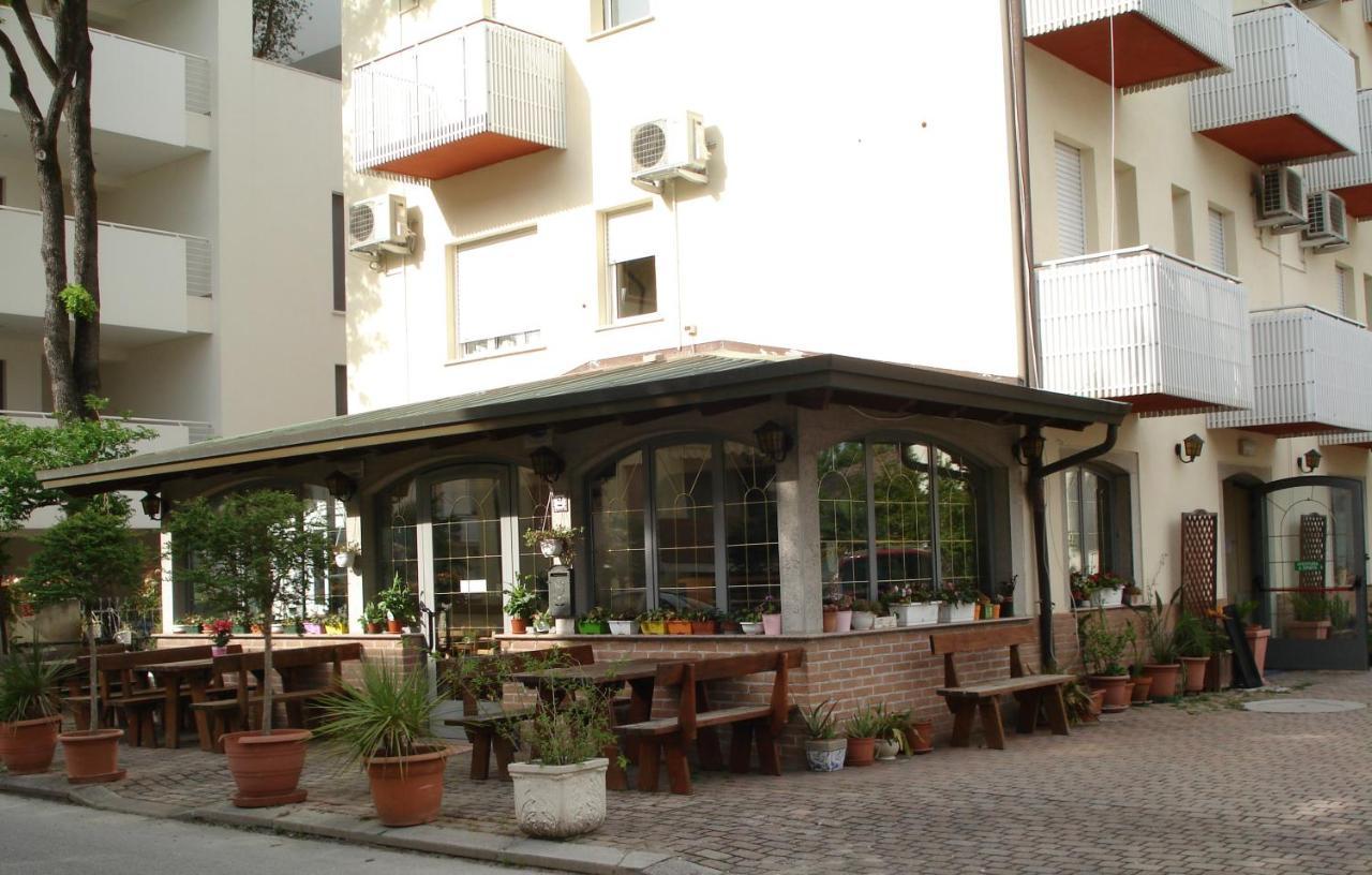 La Quercia Hotel Lignano Sabbiadoro Kültér fotó